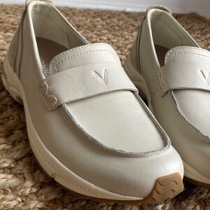Brand New: Vionic Walk Roam Loafer Sneaker. Leather. Size 9